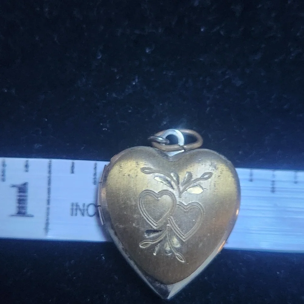 Vintage Gold Tone Etched‎ Double Heart Locket Pendant Charm